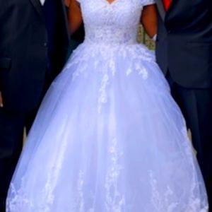 White ladies dress size Large. Only worn once. order from California